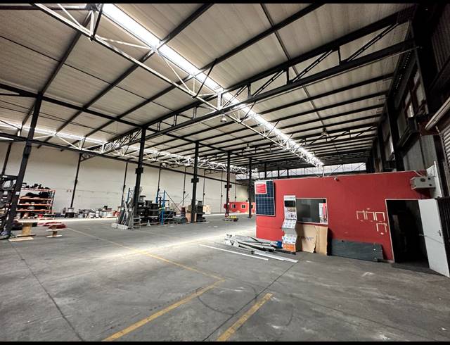 2,020M² WAREHOUSE TO LET IN TUNNEY
